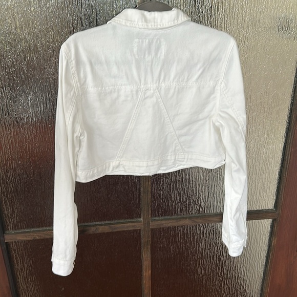 Walter Baker
Tressa Crop Denim Jacket size large - Picture 9 of 10